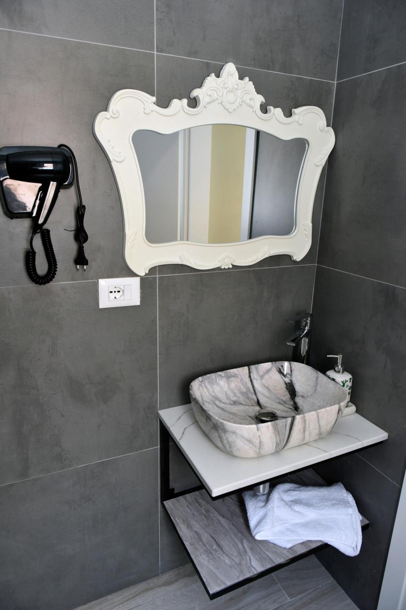 City Center Rooms And Apartments Durres Ngoại thất bức ảnh